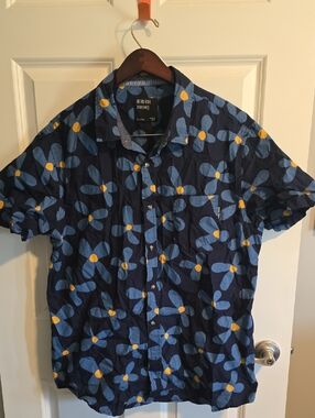 Men’s Navy Blue Floral Short Sleeve Button-Down Shirt